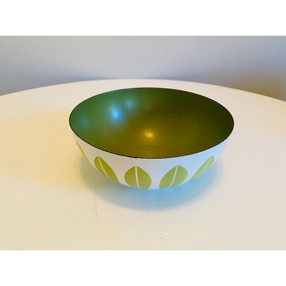 Vintage Cathrineholm Lotus Bowl, 8", Avocado Green and White Enameled Steel Bowl - Picture 2 of 9